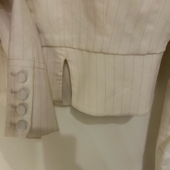 #cropblazer #guessblazer fits waist line prefect - Picture 3 of 4